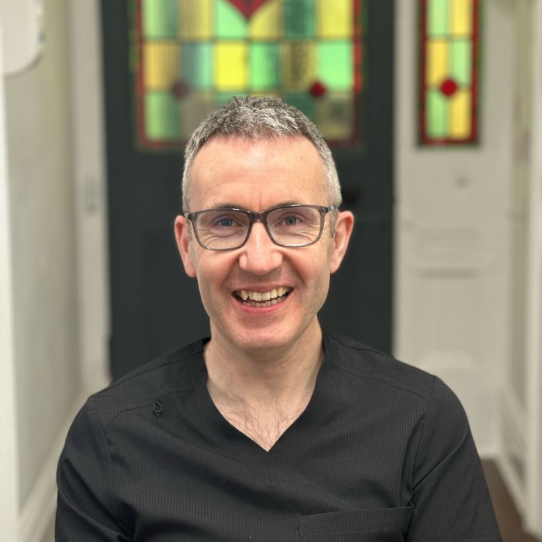 Dr Chris  Broome